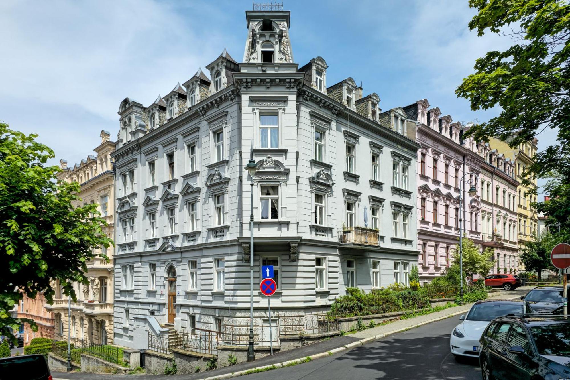 Design Apartment In The Heart Of Карловы Вары Экстерьер фото
